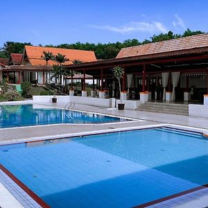 Lovita Tanjung Bidara Beach Resort